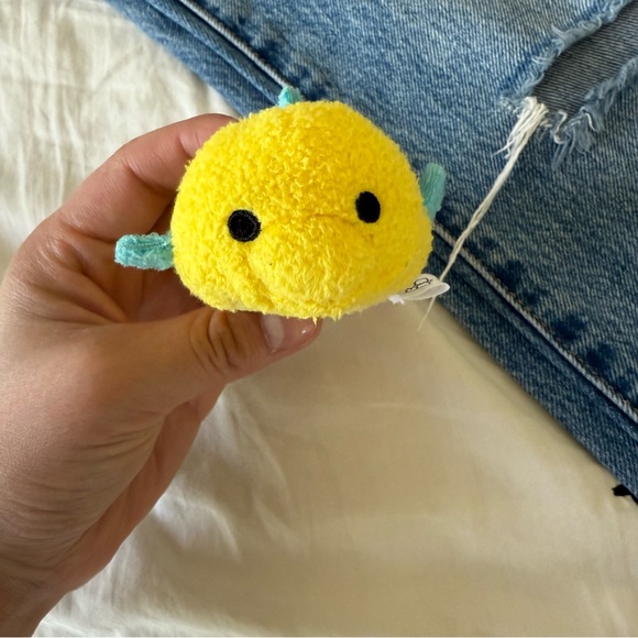 Tsum Tsum Flounder Fish Yellow Plush Toy with Blue Disney - Picture 1 of 6